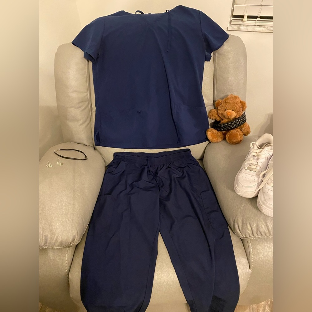 💙 Dark Blue Scrubs With Pockets And Hoodie! 💙